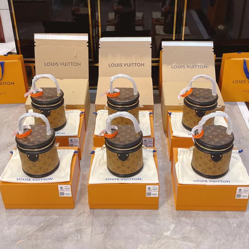 LV包包原單奢侈品批發(fā)網(wǎng)，廣州白云皮具城貨源