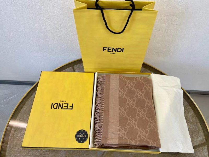 Fendi圍巾經(jīng)典披肩代購級別，大牌圍巾精致工藝